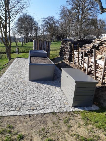Biohort Zvýšený truhlík na zeleninu 1,5 x 1 tmavě šedá metalíza