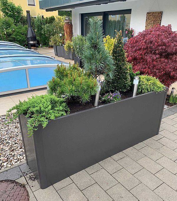 Biohort Truhlík Belvedere L150 maxi stříbrná metalíza
